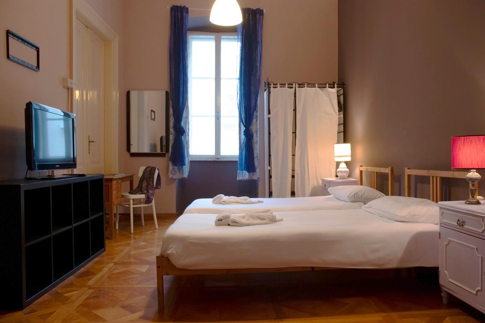 Hostel Teatro Triest Zewnętrze zdjęcie