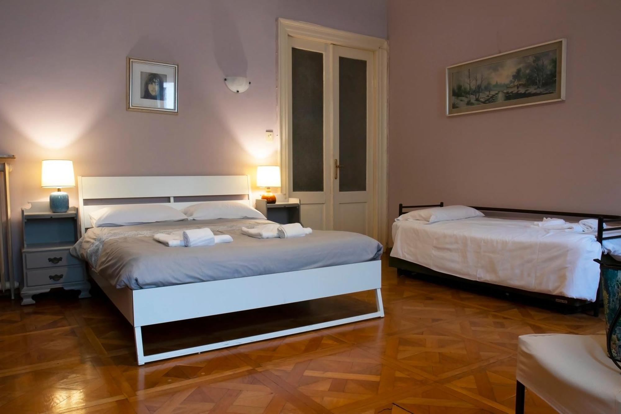 Hostel Teatro Triest Zewnętrze zdjęcie